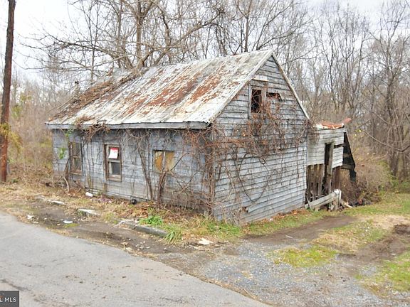 3rd image of 200 Seibert St