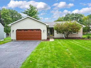 858 Olive St, Oxford, MI 48371