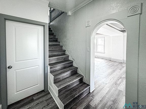 3rd image of 712 W Alameda St