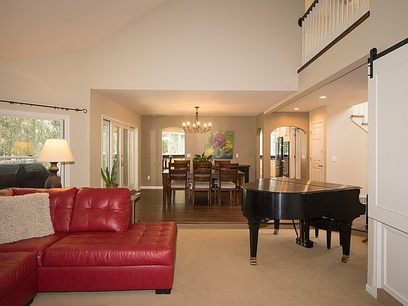 4th image of 211 Westchester Way