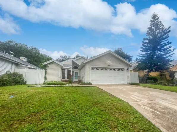 1451 Walden Oaks Pl, Plant City, FL 33563