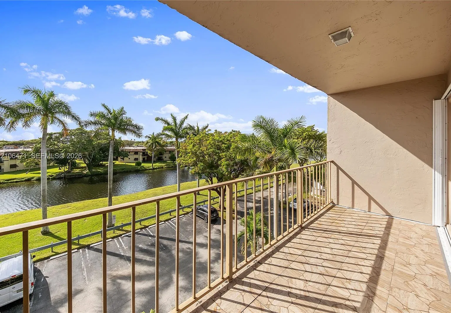 Camino Circle Condo — Photo 3