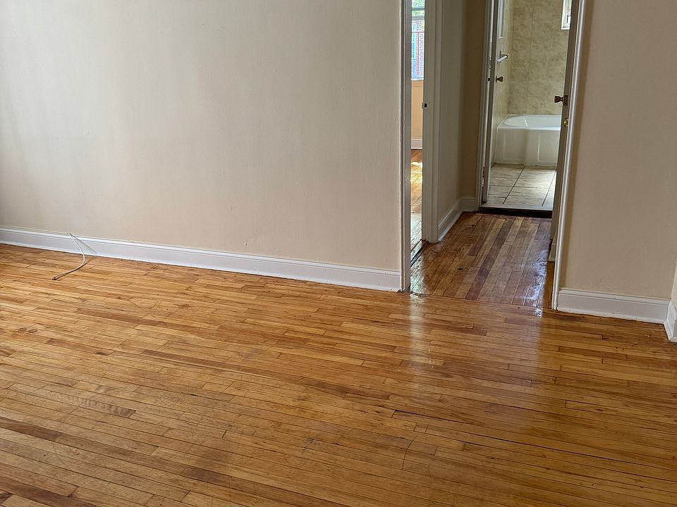 1st image of 14329 Barclay Ave APT 6A