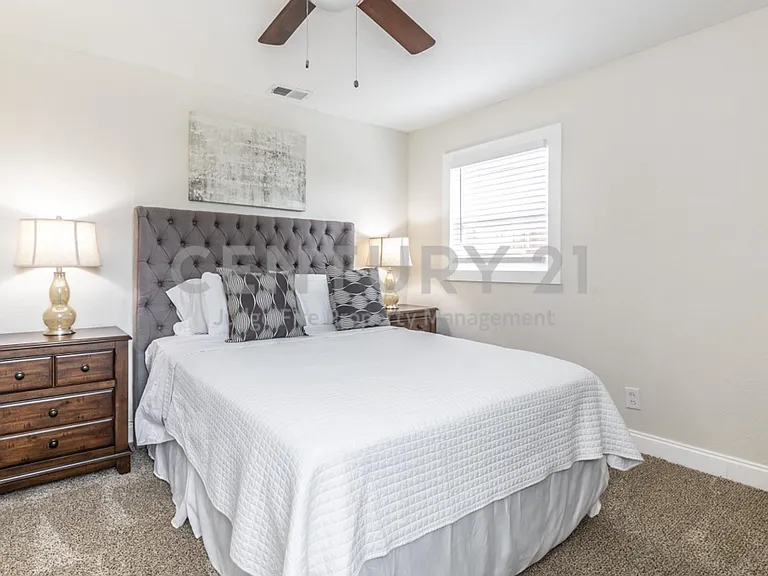 2134 Fenwick Dr — Photo 8