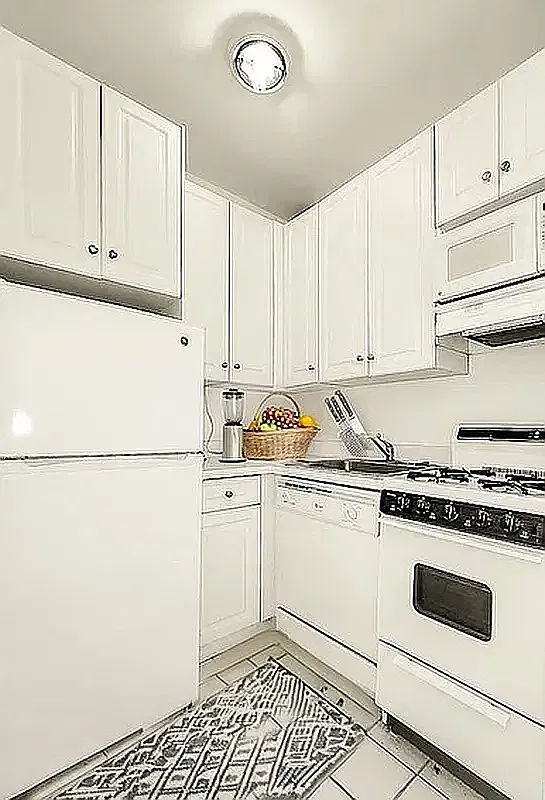 417 West 56th Street — Photo 2