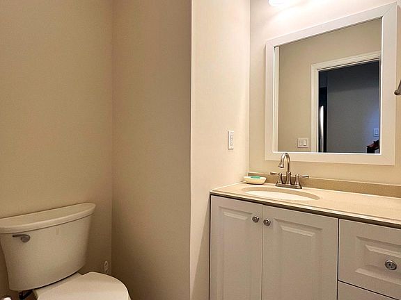 5th image of 40 Roxbury Ct #H