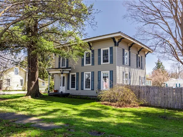 31 Hollister St, Dundee, NY 14837