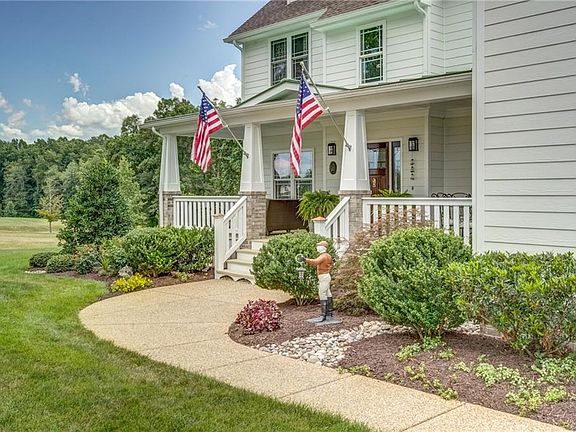 5th image of 3355 Riverly Dr