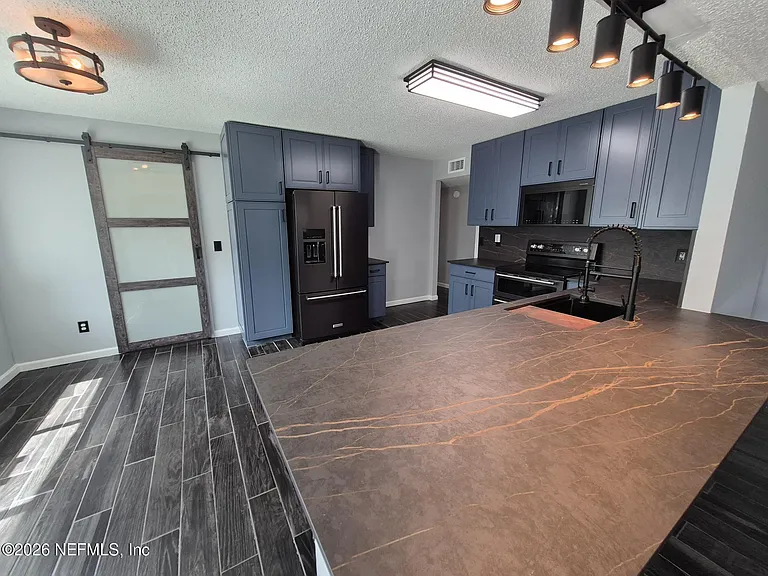 552 William Paca St — Photo 7