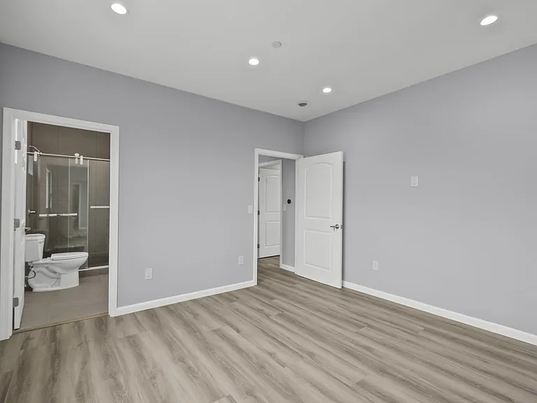 15836 Eccles St — Photo 29