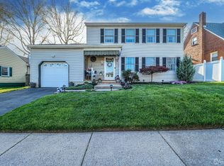 579 S Lincoln Ave, Woodbridge, NJ 07095