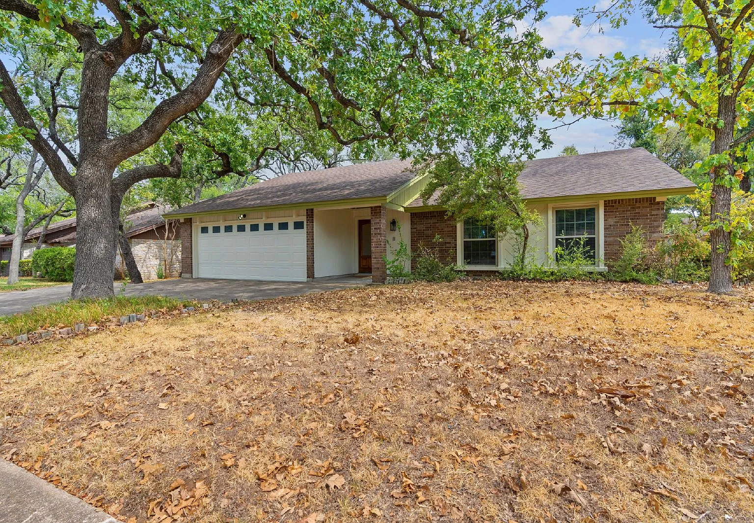 5 bed, 2.5 bath, 2588 sqft, $2,595 — Photo 1