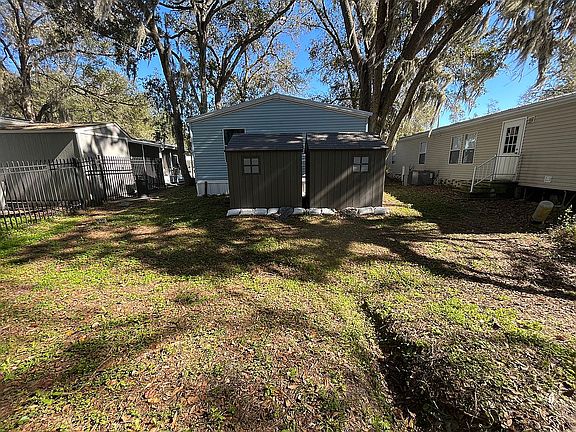 3rd image of 3903 Bamboo Palm Way