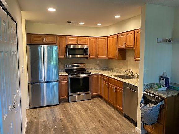 3rd image of 222 Springmeadow Dr Unit F