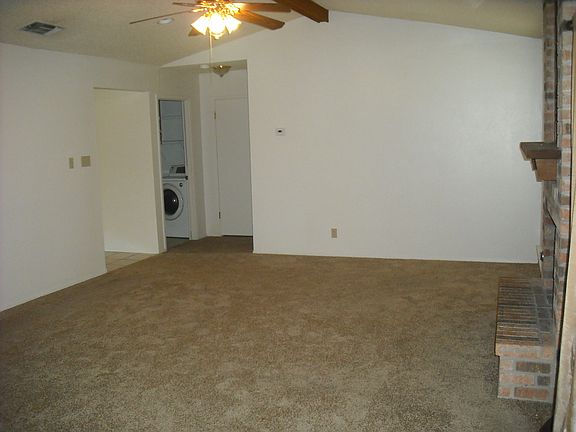 Vaulted ceiling in living 