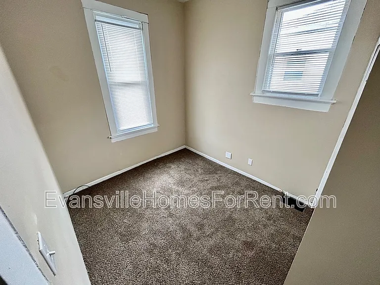2102 W Delaware St — Photo 4