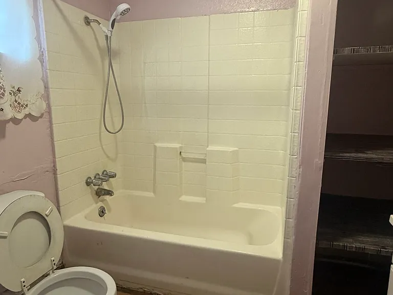 170 E Claremont St #L — Photo 3