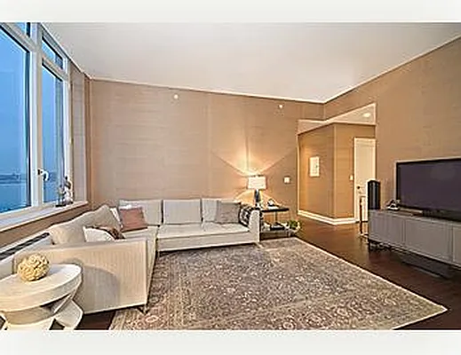 Sold by Nest Seekers International | media 11
