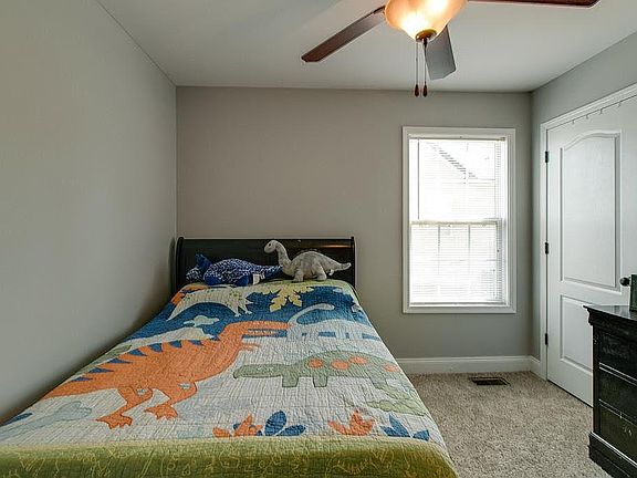 5th image of 540 Tracy Ln