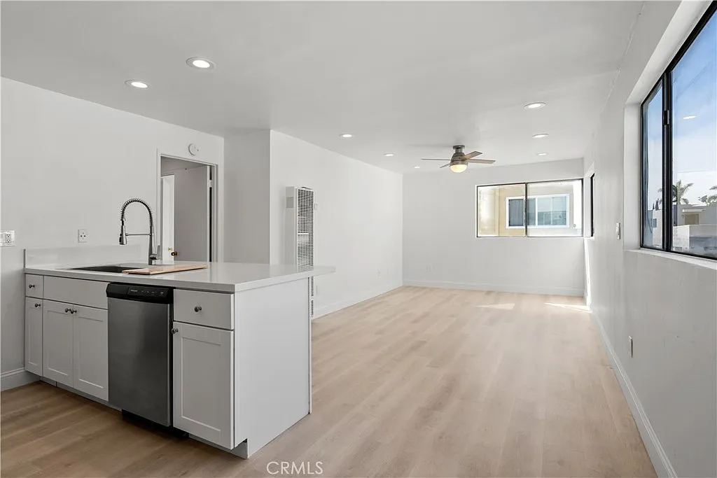 1 bed, 1.0 bath, 700 sqft, $2,300 — Photo 1