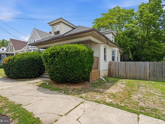 2nd image of 329 D St