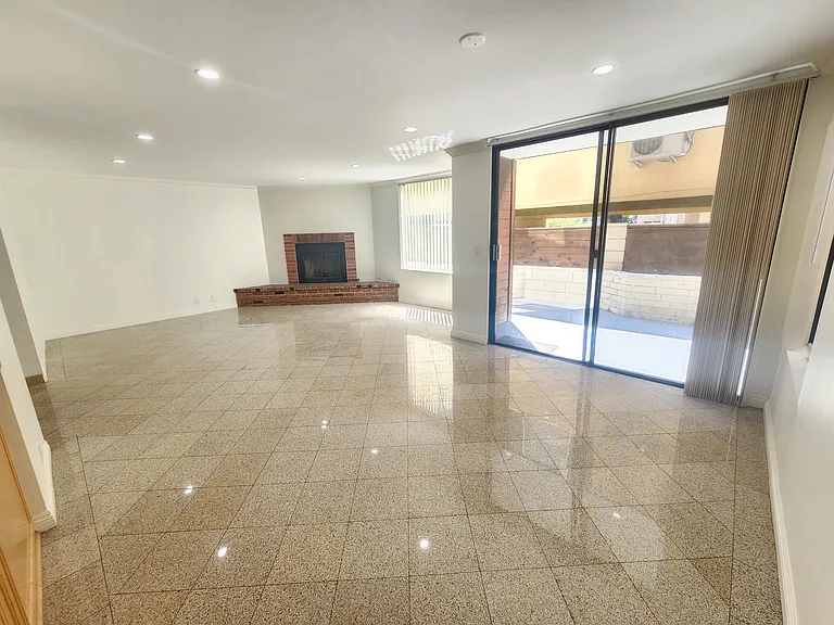 626 N Isabel St #202 — Photo 41