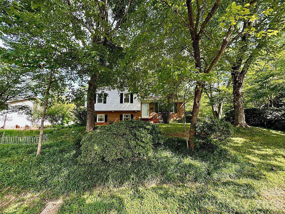 1st image of 7200 Woodstock Dr