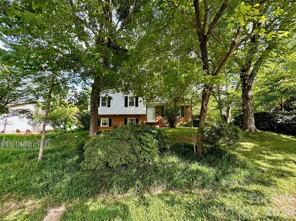 7200 Woodstock Dr, Charlotte, NC 28210
