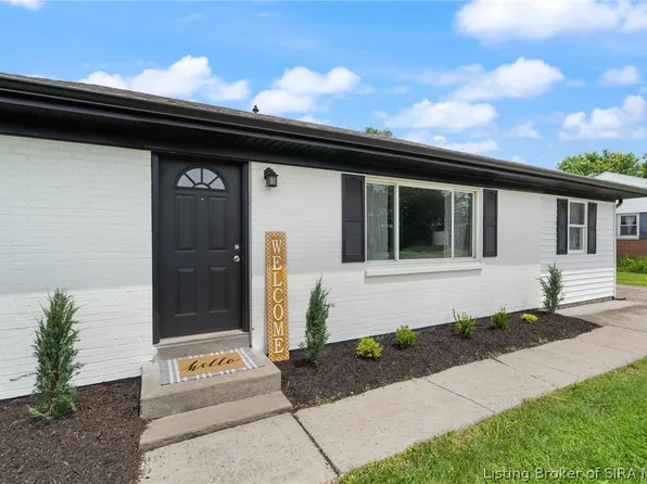 15 Maple Street, Sellersburg, IN 47172