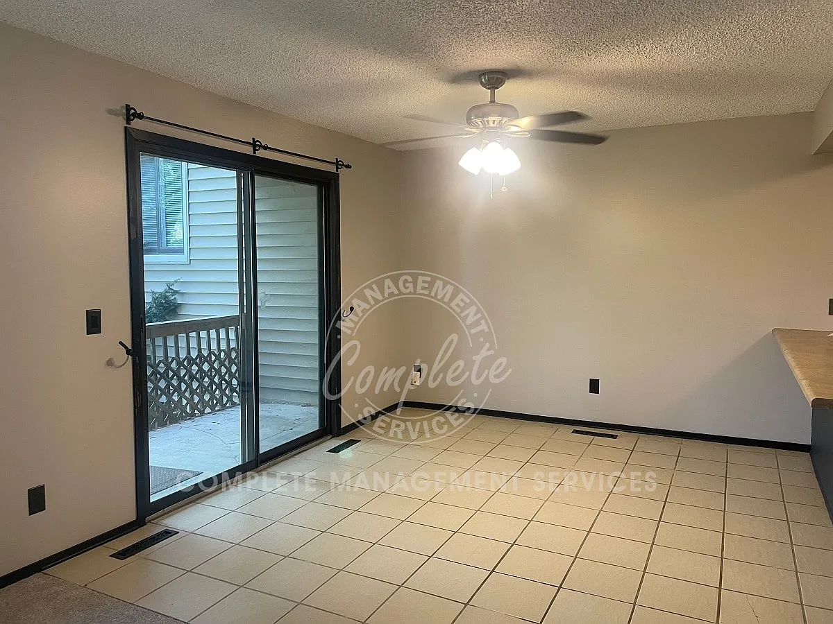 2 bed, 1200 sqft, $1,895 — Photo 3