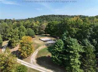 180 Lehi Hills Dr, Letart, WV 25253