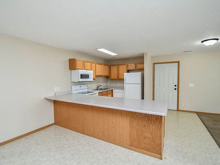 1420 E Redwood Blvd — Photo 8