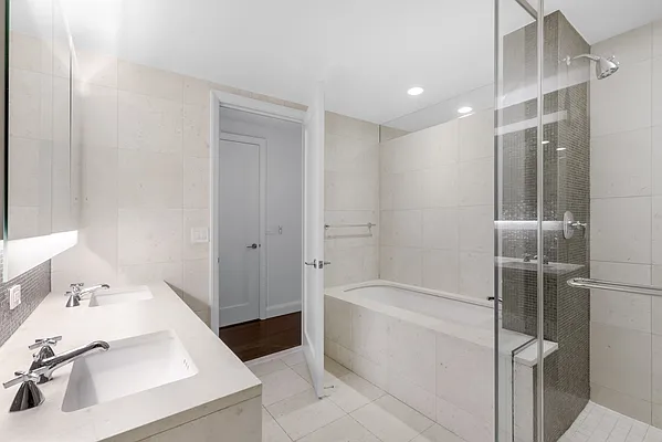 Rented by SERHANT. | media 9