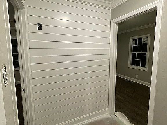 4th image of 609 Betty St