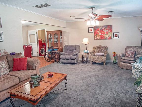 3rd image of 821 Rosewood St