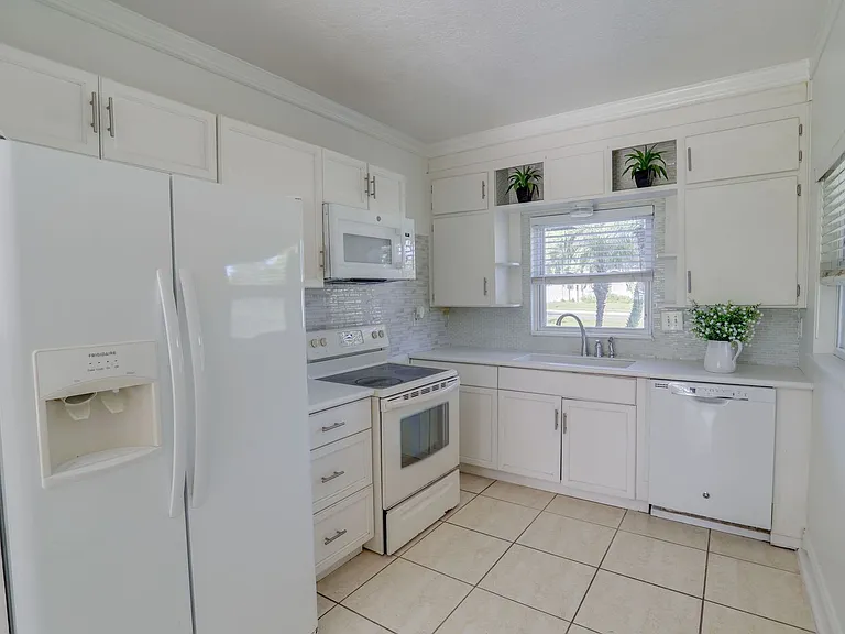 121 S Triplet Lake Dr — Photo 9