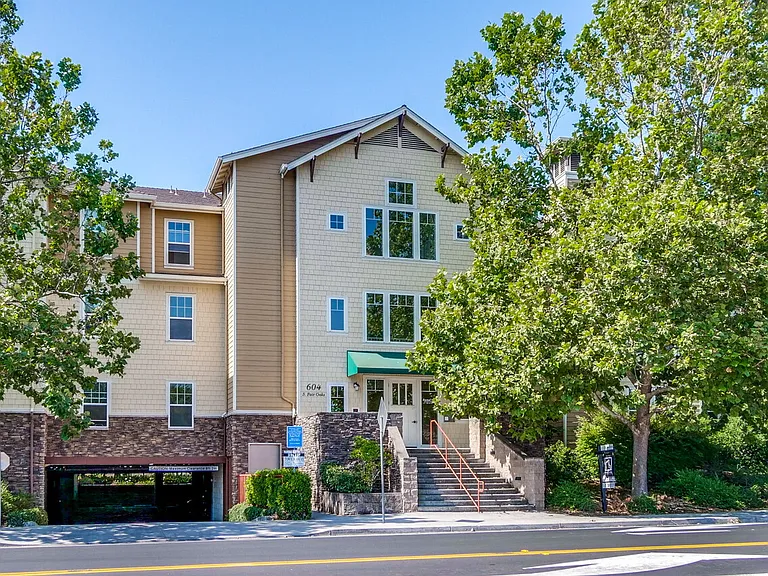 Encinal Place Apartments — Photo 26