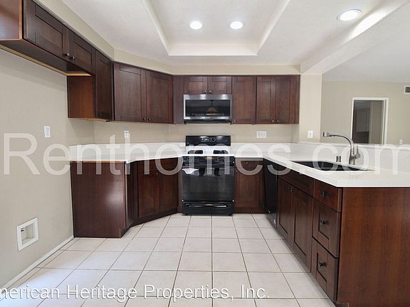 5th image of 1402 Portofino Dr