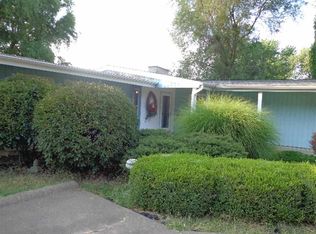 975 N Washington Blvd, Bushnell, IL