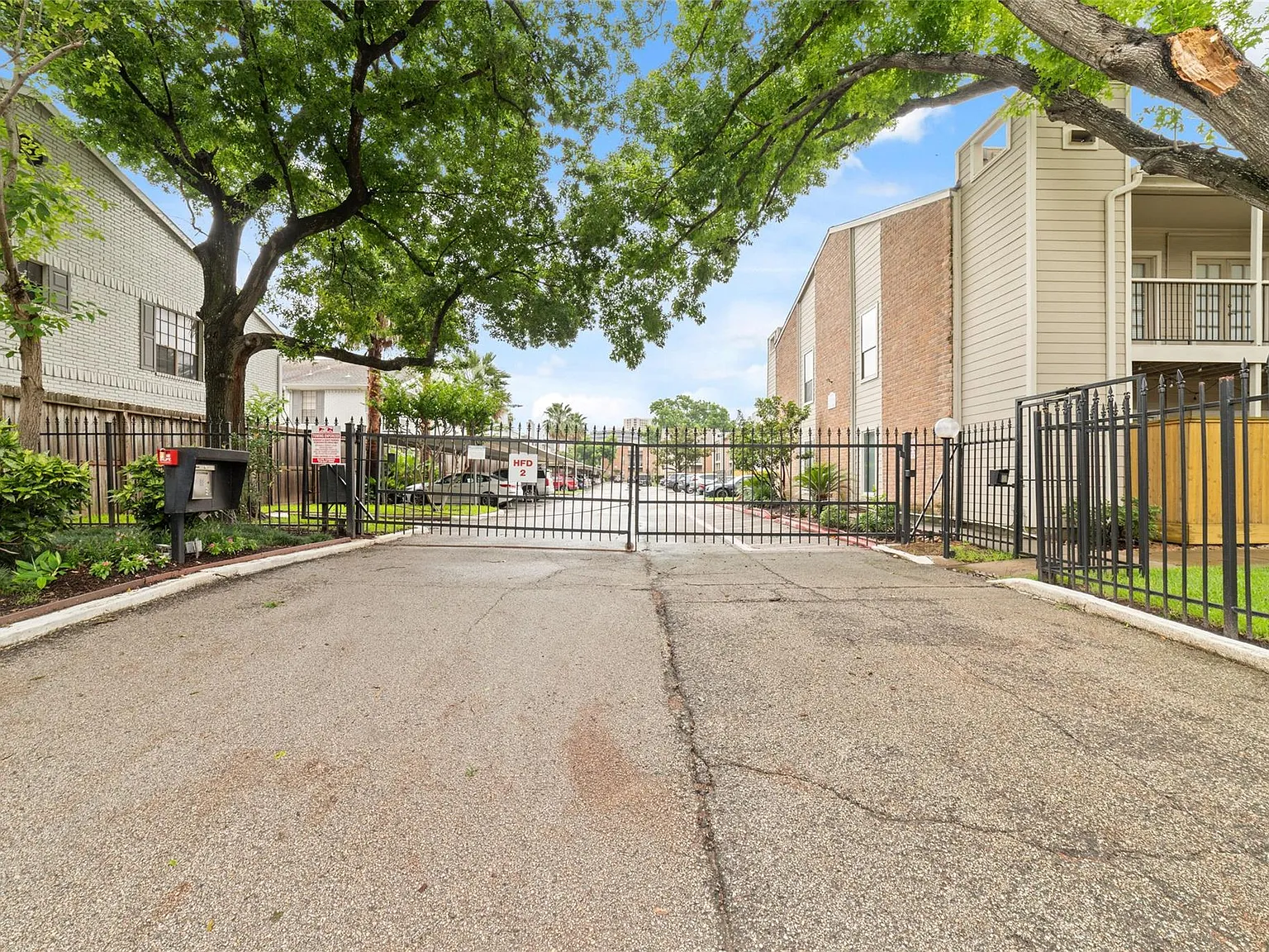 2 bed, 2.0 bath, 1175 sqft, $1,800 — Photo 4