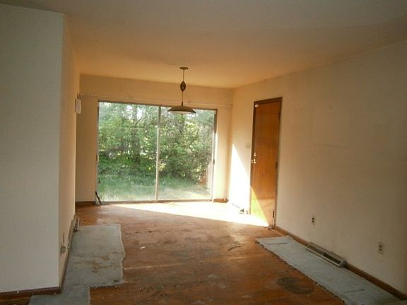 4th image of 405 Florence Ave