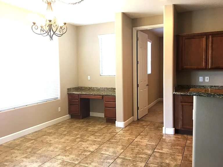 300 W Wisteria Pl — Photo 36