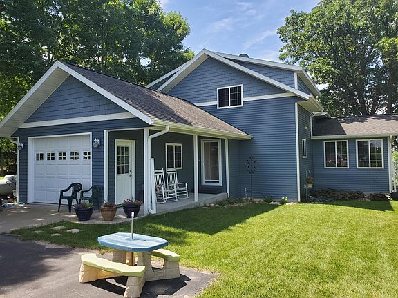 2nd image of 45041 Crystal Hills Dr