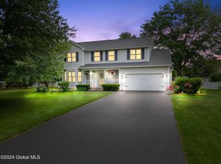 55 Deer Run Holw, Halfmoon, NY 12065