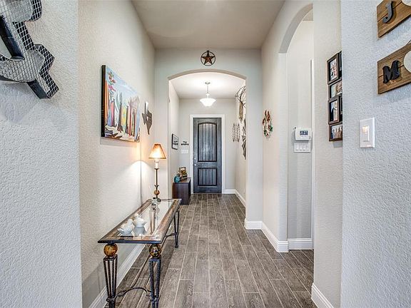 4th image of 403 Morning Glory Ln