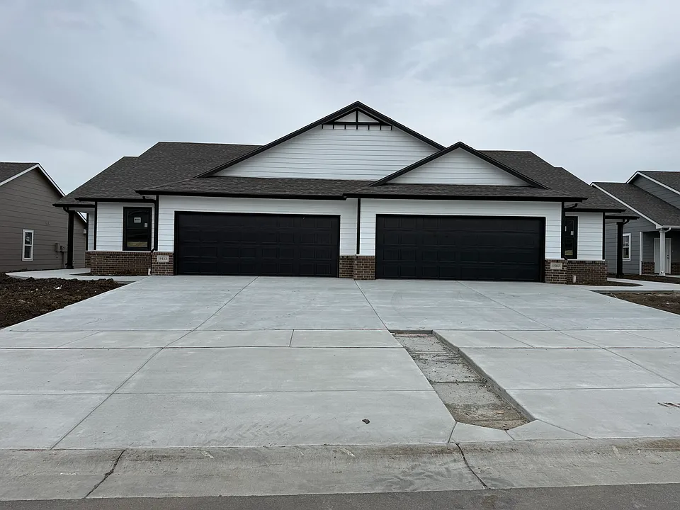 1433 W Gemstone St