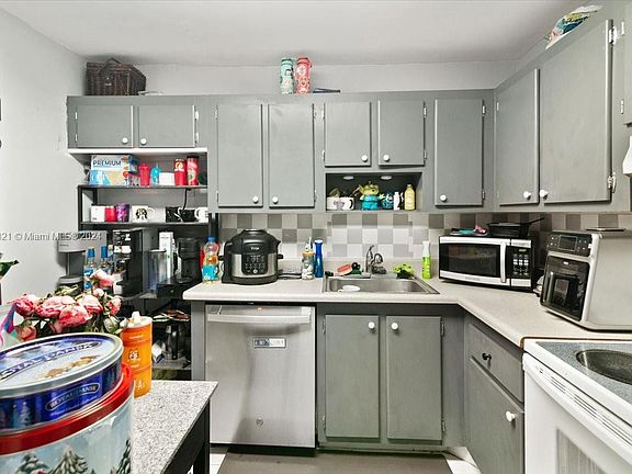 4th image of 1200 NE Miami Gardens Dr APT 816W