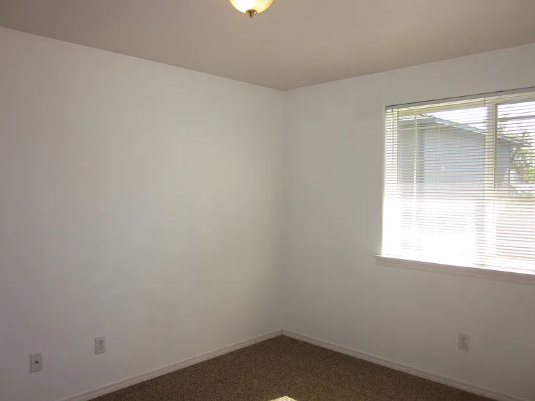 1730-36 SW Juniper Ave — Photo 6