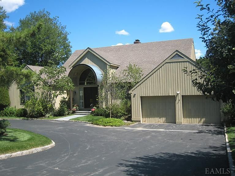 1st image of 15 Purchase Hills Dr