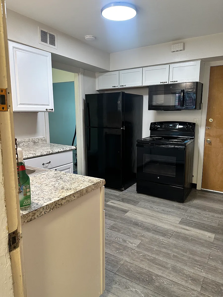Building Photo - 21011 Westway Dr #4